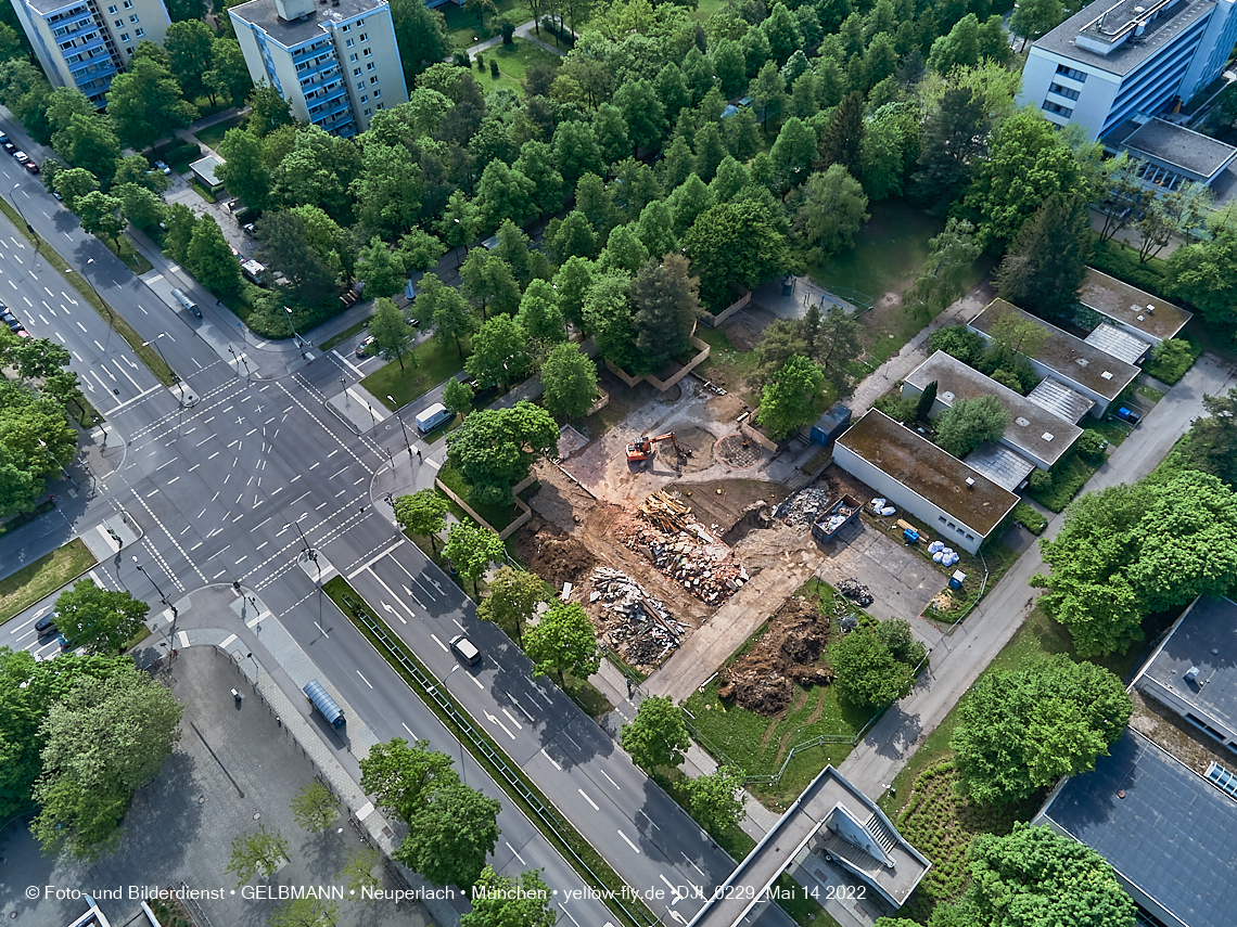 14.05.2022 - Luftbilder von der Baustelle Haus für Kinder in Neuperlach